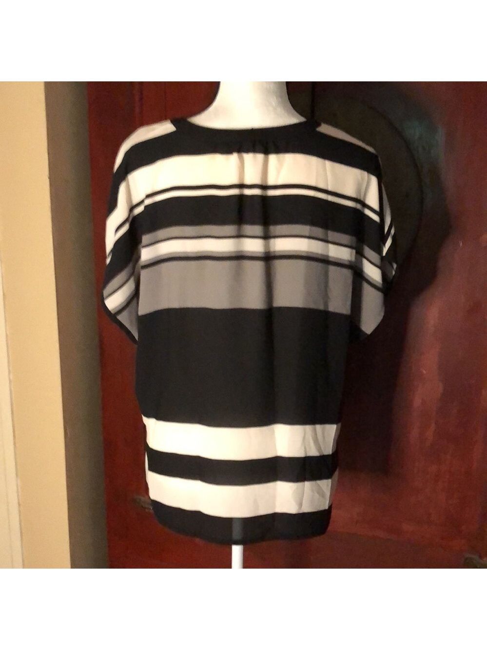 Black/White/Grey Blouse Banana Republic (LPetite) - Picture 4 of 7